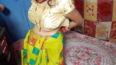 Desi beautiful married bhabhi shadi me gayi padosi ke Ghar ruk kar chudayi