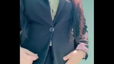 MEXICANA SECRETARIA SEXY MILF QUITANDOSE TODO SU UNIFORME LATINA CALIENTE SE DESNUDA Y MASTURBA MUESTRA TODA SU TANGA SU ANO Y SU VAGINA